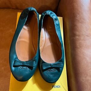 Fendi Women's Dark Green Leather Flats